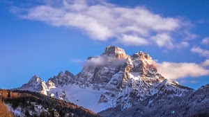 neve, nuvole, cielo, montagna, azzurro, bianco, rocce, alberi, panorama, montagne, cime, cima, case, roccia, bosco, vetta