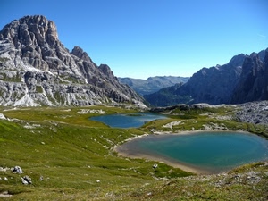 laghi, verde, montagna, acqua, montagne, prato, rocce, panorama, prati, paesaggio, lago