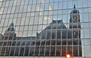 riflesso, campanile, orologio, vetrata, nuvole, cielo, chiesa, vetrate, finestre, vetro, torre, rettangoli, palazzo