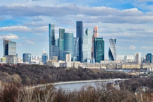 grattacieli, nuvole, città, cielo, fiume, architettura, palazzi, acqua, alberi, case, azzurro, finestre, cespugli, blu, bosco