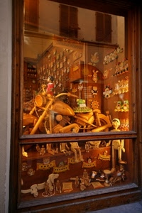 vetrina, pinocchio, legno, cane, giocattoli, moto, motocicletta, riflesso, negozio