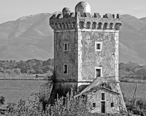 torre, merli, finestre, bianconero, alberi, montagne, porta, lago, acqua, foglie, rami