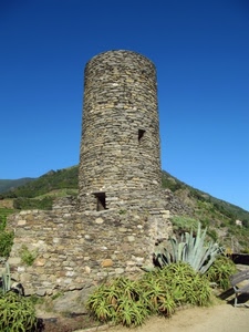 torre, cielo, piante, pietre, agave, verde, finestra, finestre, grasse, fortezza, porta, cilindro, rudere, azzurro, collina, rotonda, panchina