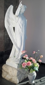 angelo, vaso, statua, fiori, ali, bianco, rose