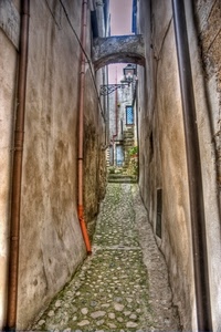 vicolo, arco, finestre, lampione, sassi, scale, porte, case, grondaie, tubi, stretto, porta, archi, gradini, finestra, muri, lampioni, selciato