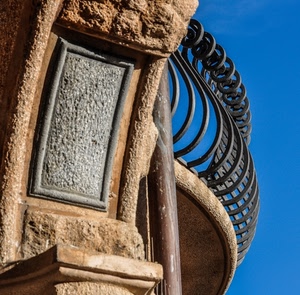 balcone, ringhiera, ferro, curve, pietra, arco, cielo
