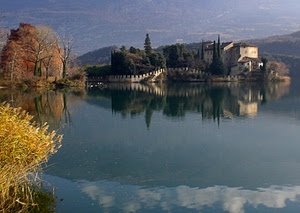 lago, alberi, riflessi, riflesso, acqua, isola, merli, autunno, mura, fiume, castello, panorama, paesaggio, villa, piante
