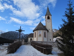 campanile, croce, chiesa, nuvole, neve, montagna, siepe, cielo, orologio