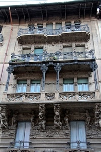 balconi, finestre, liberty, facciata, palazzo, statue, ringhiere, tapparelle
