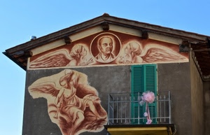 fiocco, balcone, murales, casa, angeli, rosa, verde, ringhiera, finestra, ali, cielo, persiane, tetto, dipinti, persiana, affreschi, terrazzo, facciata
