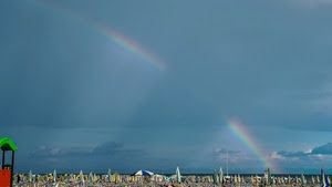spiaggia, ombrelloni, arcobaleno, cielo, nuvole