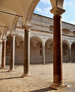 archi, colonne, statue, balaustra, cielo, portico, nuvole, porticato, capitelli, chiostro, ombre, monumento