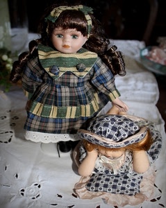 bambole, due, capelli, giocattoli, vestiti, ricami, verde, giochi, cappello, bambola