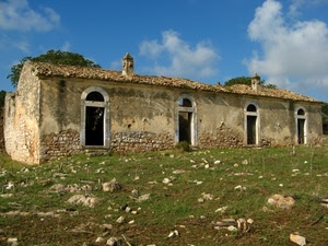 porte, archi, rudere, pietre, ruderi, comignoli, prato, finestre, abbandono, casa, erba, sassi, nuvole, cielo