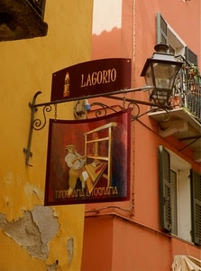 insegna, lampione, balcone, finestra, tipografia, giallo, muro