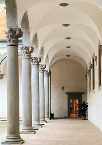 colonne, porta, portico, archi, capitelli, finestre, corridoio, prospettiva, pianta, porticato, luce