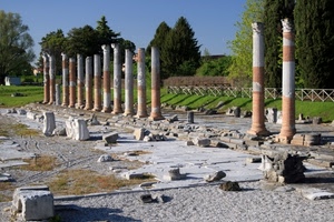 colonne, alberi, verde, ruderi, archeologia, staccionata, cielo, rovine, pietre, capitelli