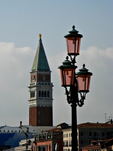 campanile, lampione, cielo, tetti, venezia, nuvole, tre, lampioni, lampade, finestre, scorcio, rosa, chiesa