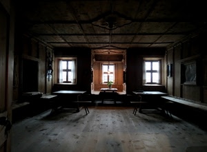 finestre, tavoli, tre, pavimento, interno, croci, stanza, legno, soffitto, controluce, sedie, luce