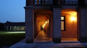 luci, archi, colonne, prato, portico, prospettiva, porticato, cielo, finestra, corridoio, sera, verde, lampade, finestre, alberi, balaustra, pilastri, portici, luce, lampioni