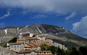montagna, nuvole, case, cielo, borgo, neve, montagne, paese, panorama, alberi