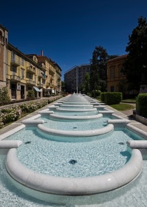 acqua, fontana, prospettiva, marmo, azzurro, bianco, curve, città