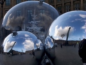 riflessi, sfere, tre, albero, palle, piazza, nuvole, riflesso, lampione, natale, colonna, finestre