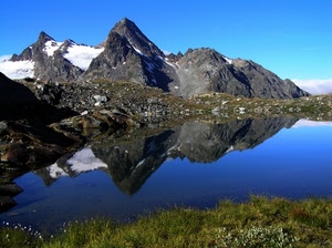 neve, lago, montagne, riflesso, acqua, montagna, cielo, erba, rocce, prato, verde, blu, riflessi, vetta, cime, azzurro, fiori