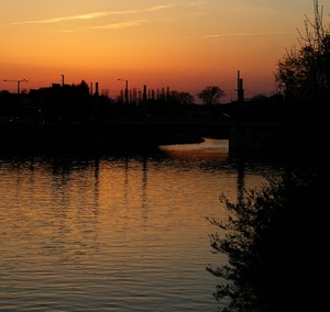 tramonto, fiume, rosso, cielo, acqua, ombra, nero, vegetazione, controluce, riflessi, alberi