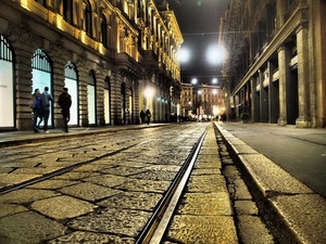 strada, rotaie, notte, luci, passanti, notturno, città, pietre, binari, persone, tram