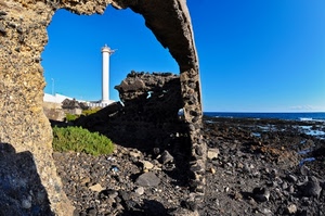 mare, faro, cielo, spiaggia, arco, pietre, ruderi, rocce, verde, rudere, colonna, scogli