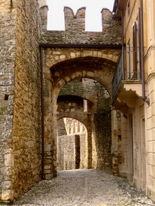 merli, archi, balcone, finestre, vicolo, strada, mura, castello, pietre, arco, porta, pietra, scorcio