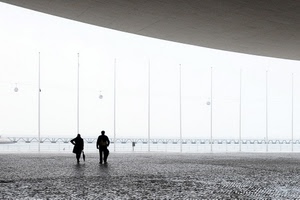 persone, due, bianconero, controluce, donna, grigio, ombrelli, piazza, ombrello
