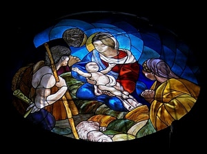 vetrata, madonna, bambino, natività, colori, rosso, gesù, azzurro, pastore, blu, bianco, presepe, verde, vetro, giuseppe, natale, nascita