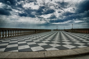 nuvole, cielo, prospettiva, lampioni, scacchi, ringhiera, terrazza, piazza, parapetto