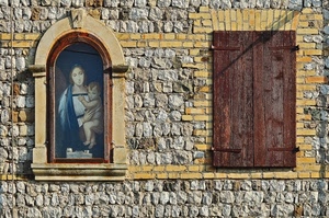 finestra, madonna, bambino, muro, edicola, devozione, mattoni, persiane, ante