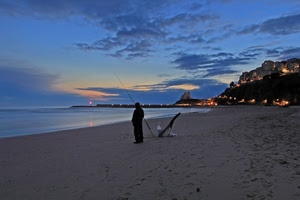 mare, pescatore, spiaggia, tramonto, luci, canna, case