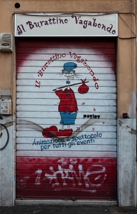 rosso, insegna, serranda, negozio, disegno, cassetta, bianco, burattino, blu, saracinesca, murales, grigio, palazzo, muro, posta, azzurro, scarpe, scritte, lettere, scritta