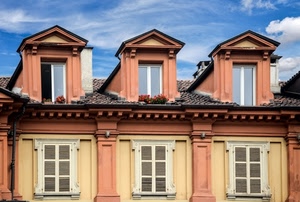 finestre, abbaini, persiane, tre, tetto, cielo, nuvole, vetri, fiori