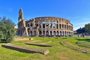 colosseo, alberi, erba, archi, prato, rovine, roma, anfiteatro, ruderi, rudere, cielo, archeologia, persone, verde, arcate