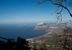 nuvole, cielo, mare, costa, azzurro, alberi, promontorio, panorama, albero, rami, acqua, paesaggio, golfo, case, ramo, ringhiera