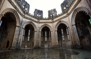 archi, finestre, chiesa, vetrate, acqua, ruderi, cappelle, pavimento, riflessi, cortile, riflesso