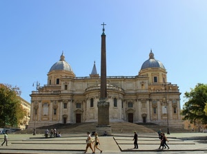 cupole, obelisco, chiesa, scalinata, alberi, finestre, croce, persone, porte, colonna, campanile, basilica, passanti, abside, roma, cielo
