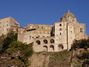 cupola, archi, chiesa, finestre, cielo, rocca, rupe, panorama, case, alberi