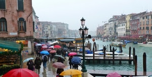 lampione, ombrelli, pioggia, canale, venezia, acqua