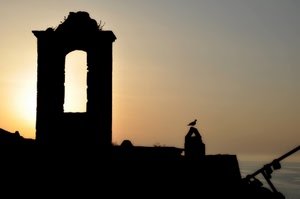 uccello, sole, mare, nero, tramonto, controluce, tetto, cielo, silhouette, campanile, comignolo, rudere, arco