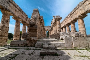colonne, tempio, cielo, pietre, nuvole, ruderi, azzurro, verde, archeologia, alberi, antichità, capitelli, rovine, prospettiva